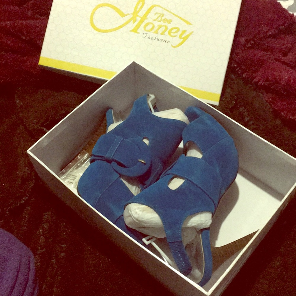 Blue Heels - Picture 2 of 3
